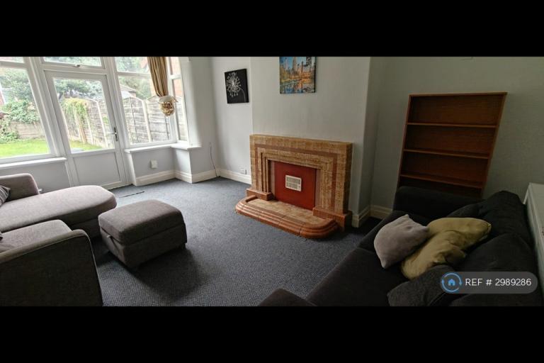 5 bedroom house in Sandhurst Avenue, Manchester, M20 (5 bed) (#2989286)