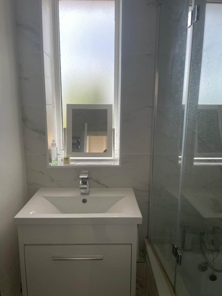 NICE BIG STUDIO FLAT Room in North Dulwich, SE21 8PU for £897pcm..(ALL BILLS INCLUDED & AVAILABLE)