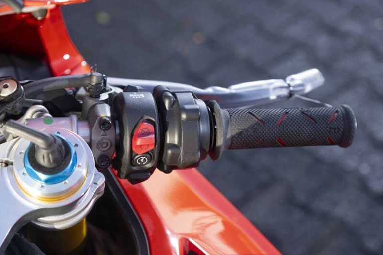  Ducati PANIGALE V4 BAUTISTA WORLD CHAMPIONSHIP REPLICA 11 Manual