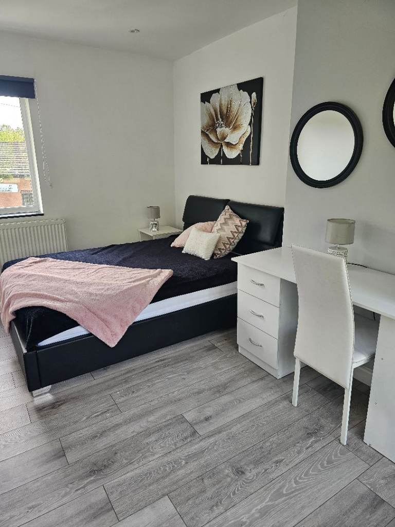 Double room to let 