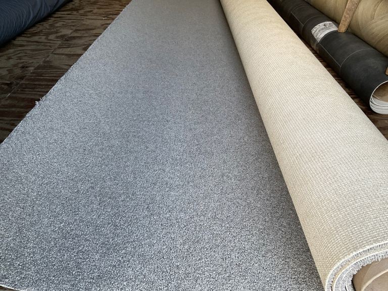 A new grey wool carpet 3.20 x 4m .