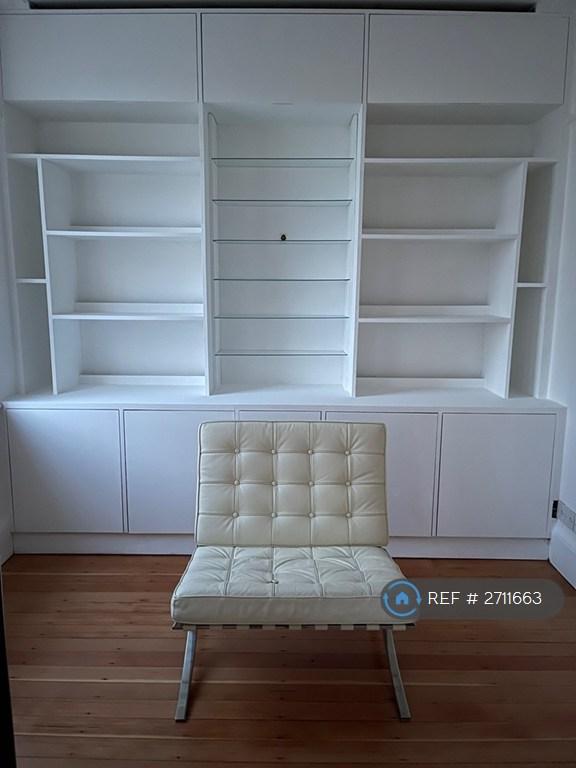 1 bedroom flat in Hillside Court, London, NW3 (1 bed) (#2711663)