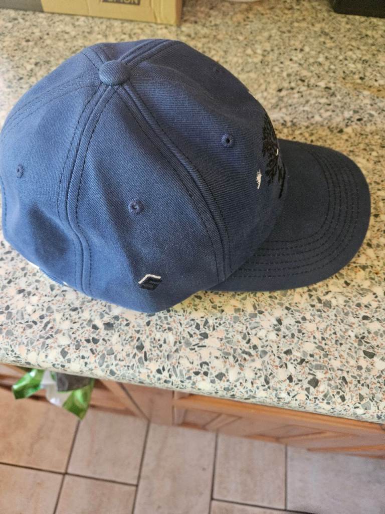 Caps