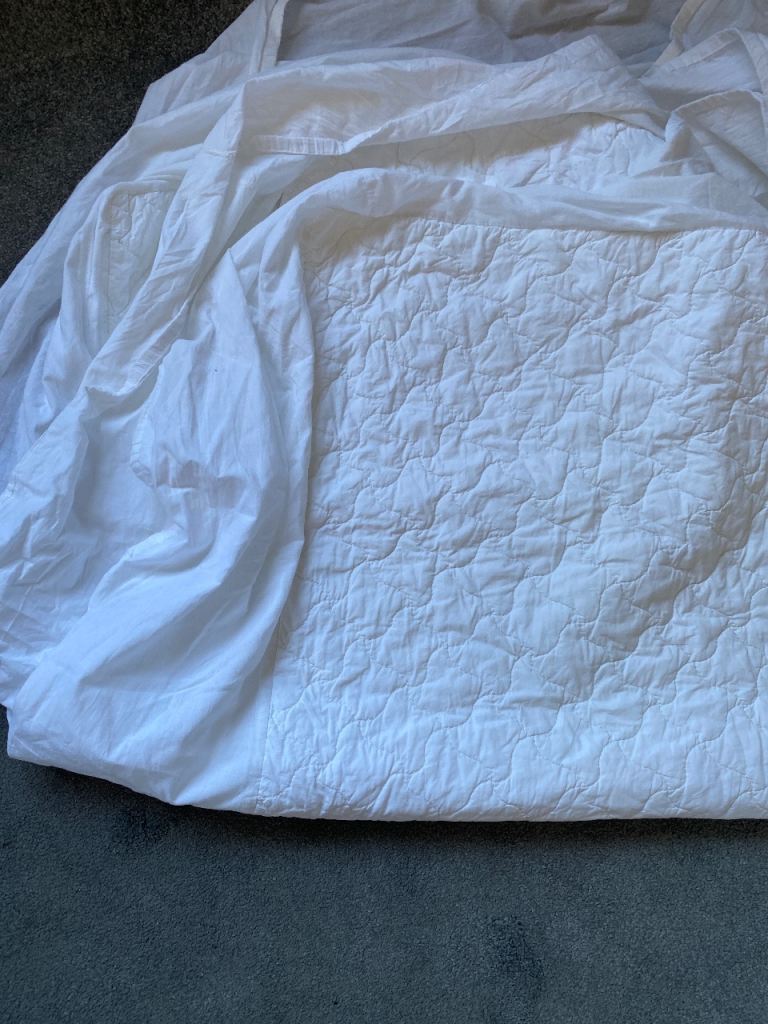 Feather and black mattress protector 