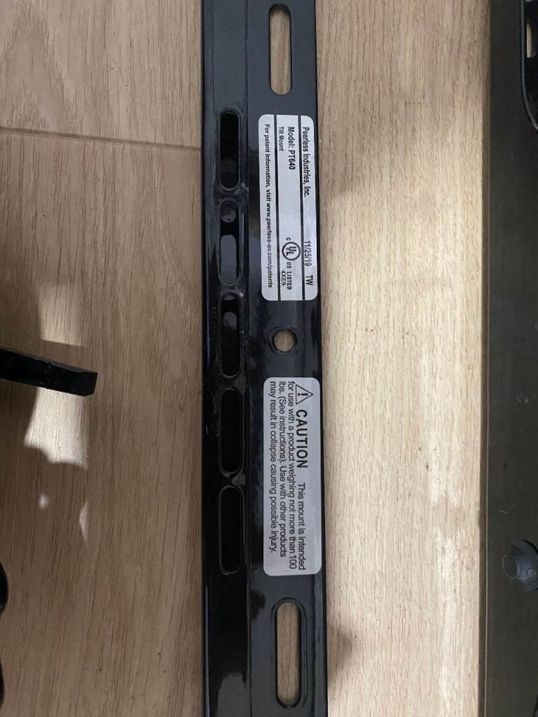 Peerless P740 TV Wall Mount – Good Condition