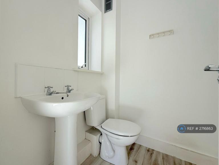 3 bedroom house in Tynemouth Pass, Gateshead, NE8 (3 bed) (#2716863)