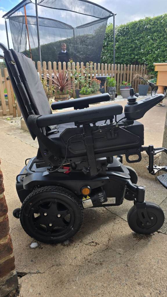 Sunrise Medical Q100r power Chair 