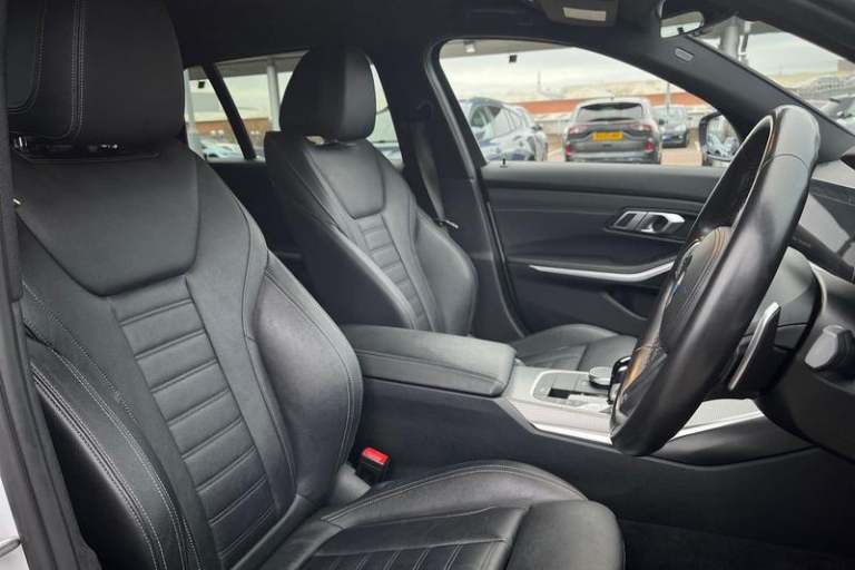 2021 BMW 3 Series 320i M Sport 5dr Step Auto ** Rear Parking Camera - Heated Seats ** Semi-Au Est...