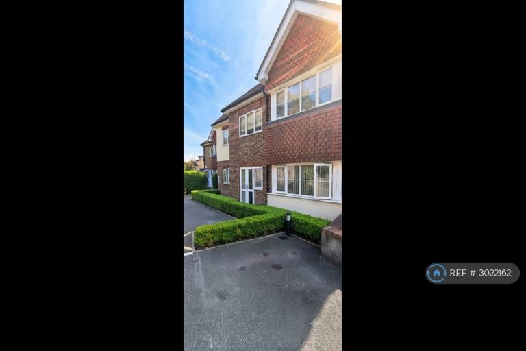 2 bedroom flat in Chipstead, Coulsdon, CR5 (2 bed) (#3022162)