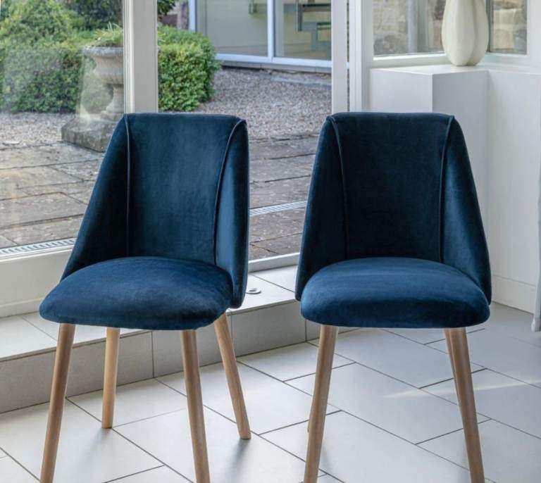 Set of 2 Blue Velvet Dining Chairs – Blue, with White Oak Wooden Legs