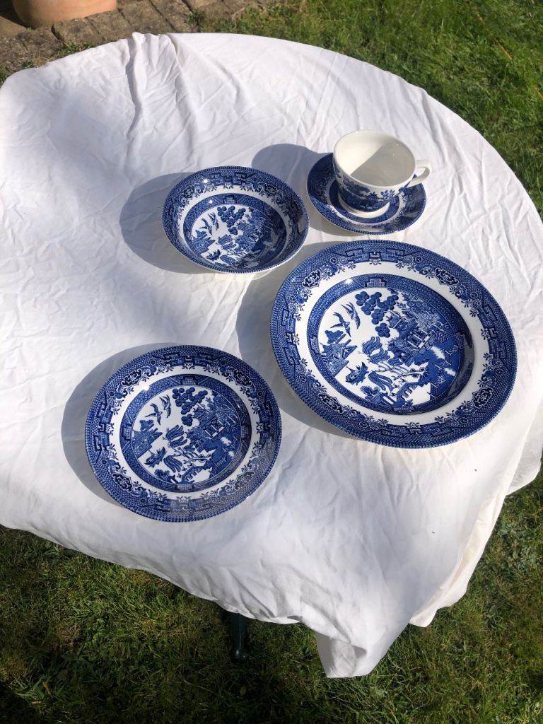 Dinner service crockery 