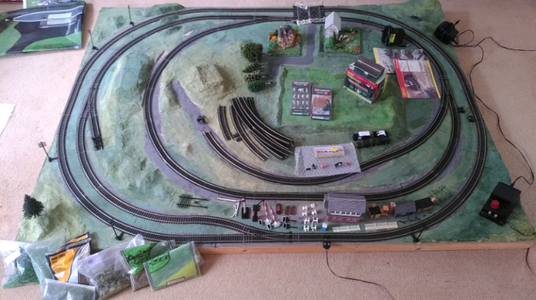 Hornby layout/ train track/ set/ board + Trains - Gauge 00