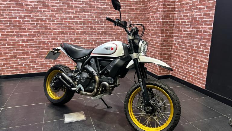 2017 Ducati Scrambler Desert Sled - Red ROADSTER Petrol Manual