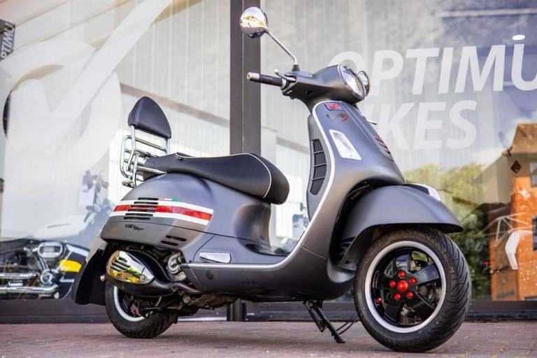 Piaggio Vespa GTS LOW MILES ! JUST SERVICED ! STUNNING