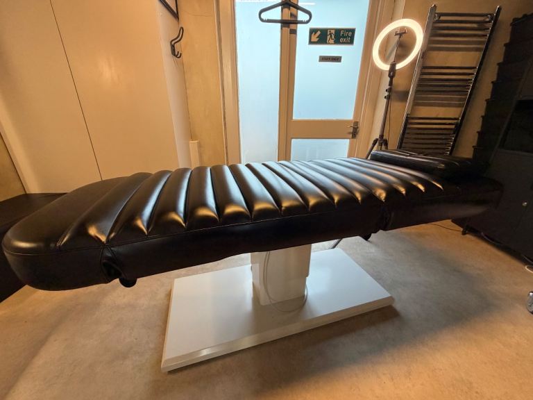 Adjustable Black Treatment or Beauty Couch – Good Condition