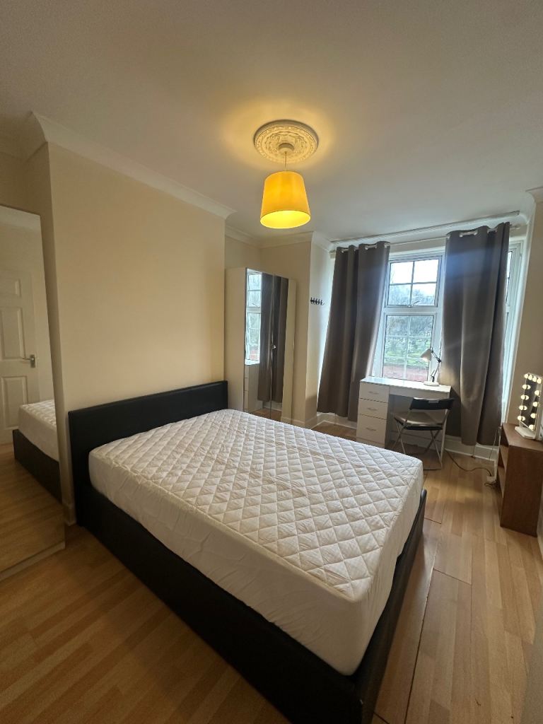 Very nice Double Room. Direct from Landlord. All bills included. 