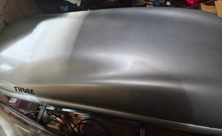 Thule roof box with all attatchments/ roof bars and keys