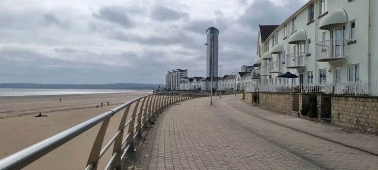 Housemate Needed - Modern 2-Bed Flat,  Swansea Marina | £455 Each