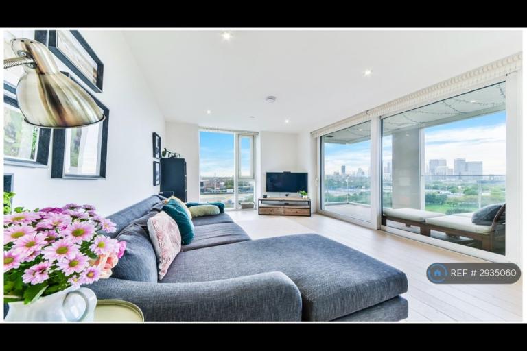 2 bedroom flat in Pilot Walk, London, SE10 (2 bed) (#2935060)