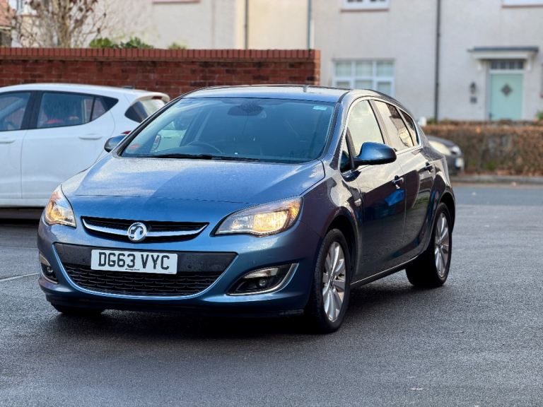 Vauxhall, ASTRA, Hatchback, 2013, Manual, 1956 (cc), 5 doors