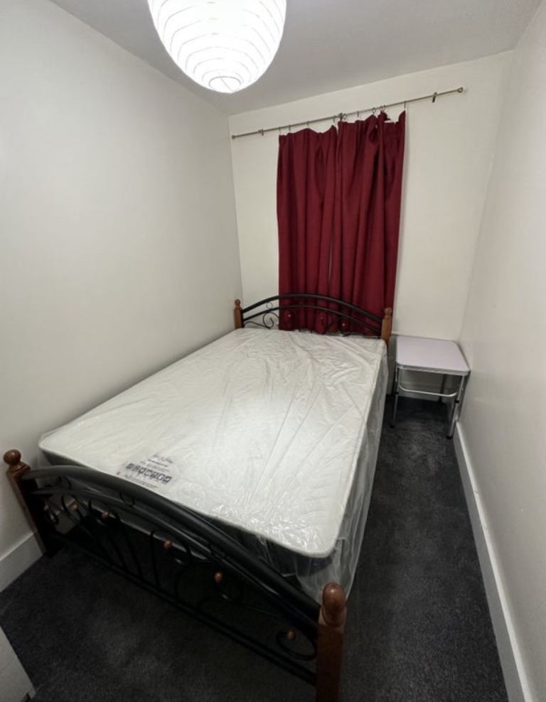 Double bedroom for female £580