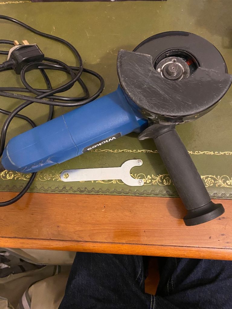 WICKES Angle Grinder with Wrench – Good Condition
