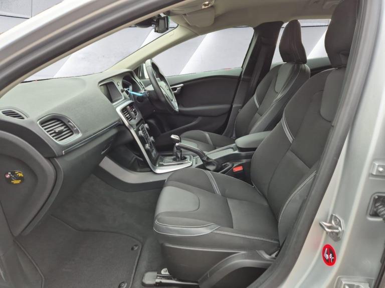 2018 Volvo V40 2.0 D2 Momentum Nav Plus Euro 6 (s/s) 5dr HATCHBACK Diesel Manual