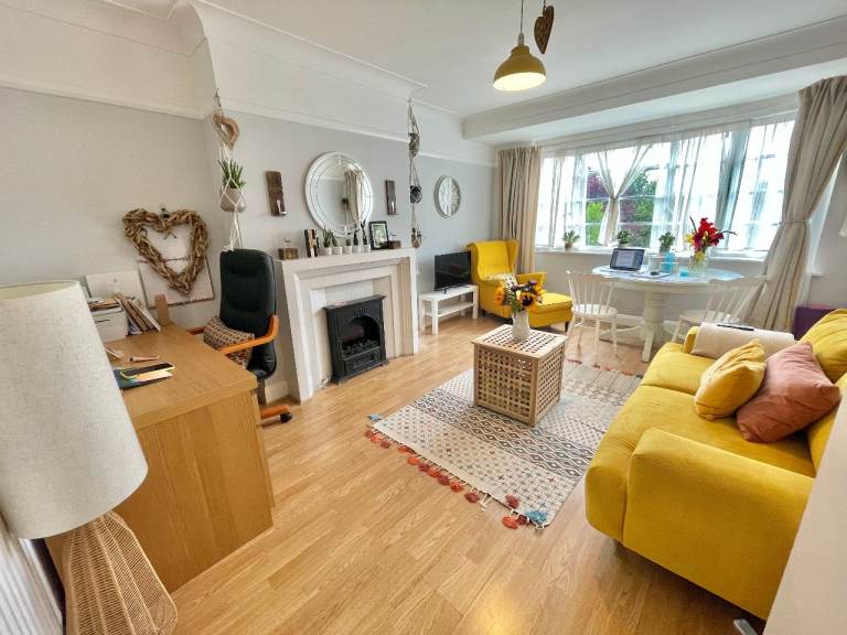 2 Bedroom 1 Bathroom Communal Garden Communal Parking - Capel Gardens, Pinner Harrow HA5 