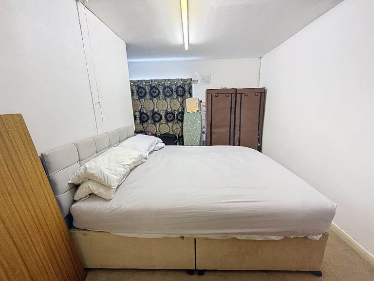 3 bedroom house in Pinfold Avenue, Stoke-on-Trent, ST6 8EW