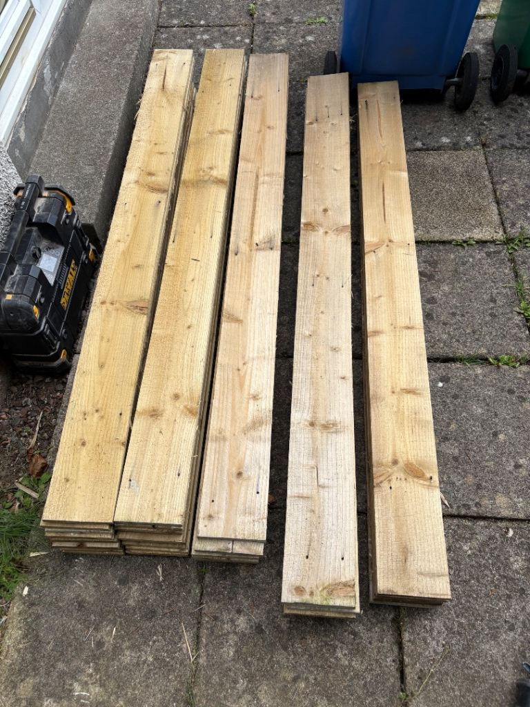 Wooden Fence Slats – Good Condition, De-nailed