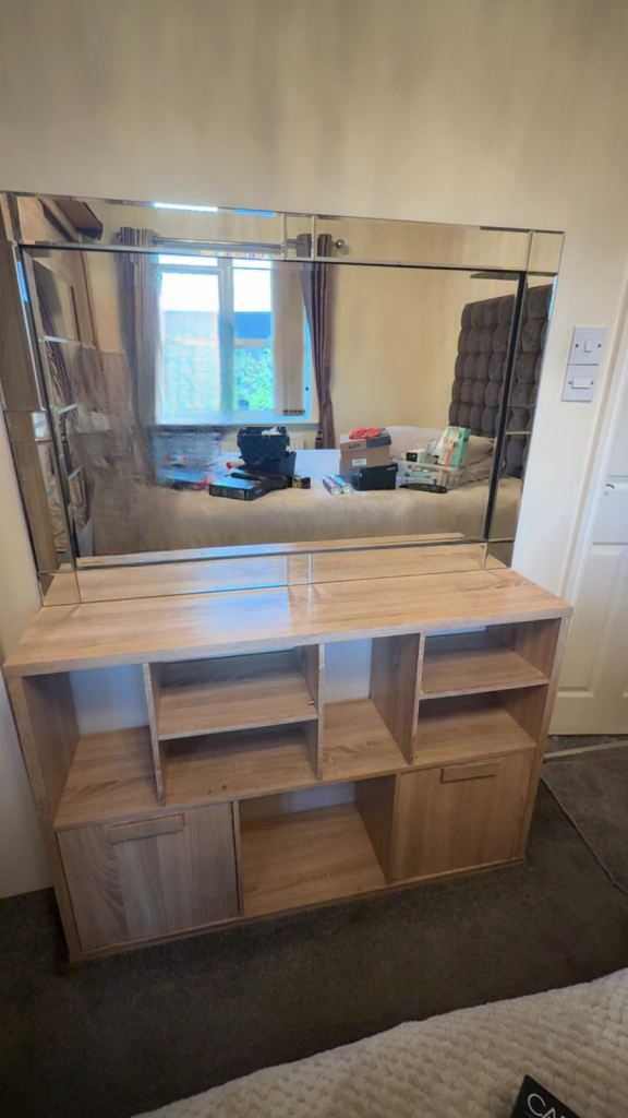 Side board with mirror 