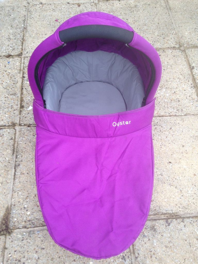 Oyster Pram Body including Mattress 