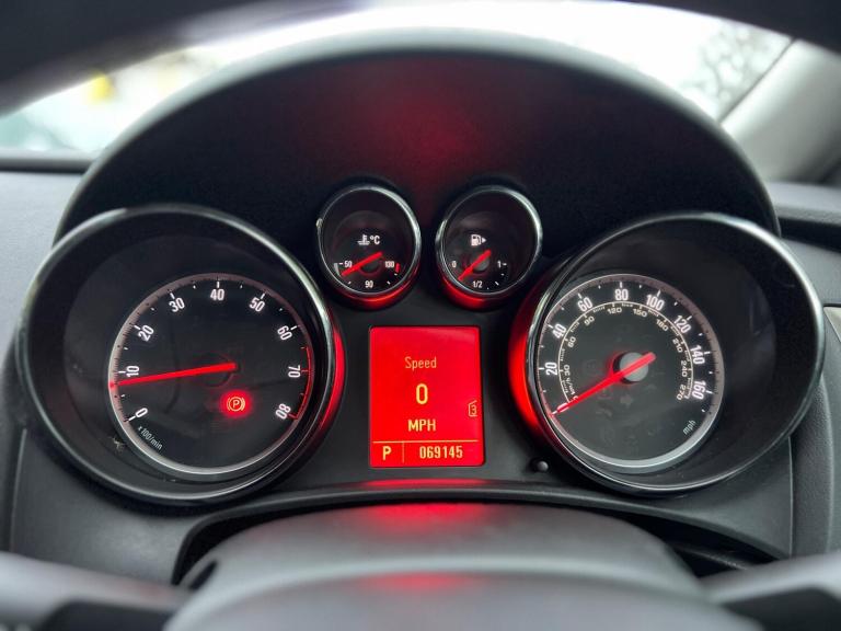 2011 Vauxhall Astra 1.6i 16V Exclusiv 5dr Auto HATCHBACK PETROL Automatic