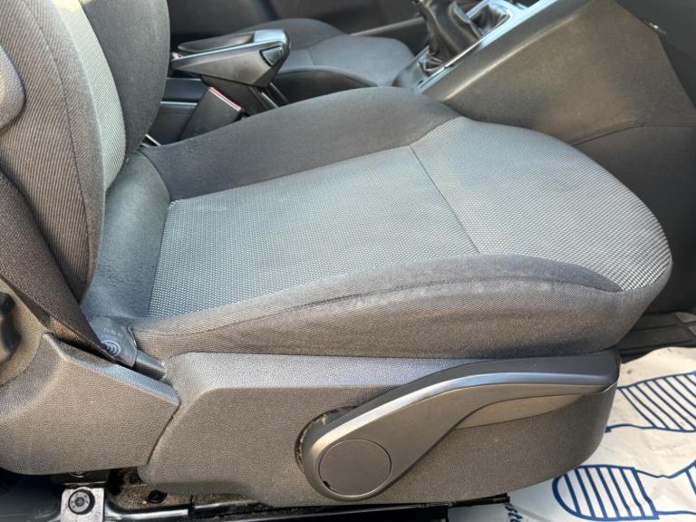 2012 Vauxhall Zafira 1.6 16V Exclusiv Euro 5 5dr MPV Petrol Manual