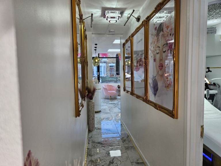 Prime Space Available for Rent – Nail Technician, Eyebrow Threading & Body Waxing!