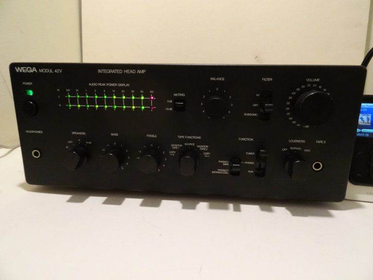 Wega Modul 42 Hi-Fi - 42V Amplifier , 42P Record Player , Tuner . 42T C Cassette Deck - 1.