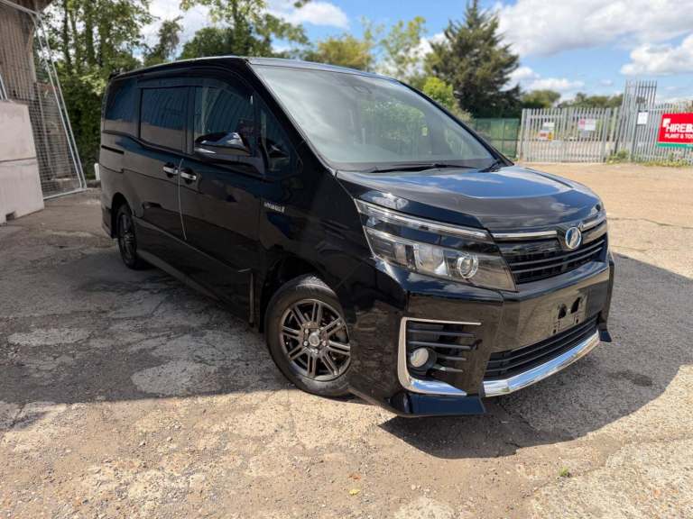 Toyota Voxy 1.8 PETROL HYBRID 7 SEATER EURO 6 AUTO Petrol/Electric Hybrid Automatic