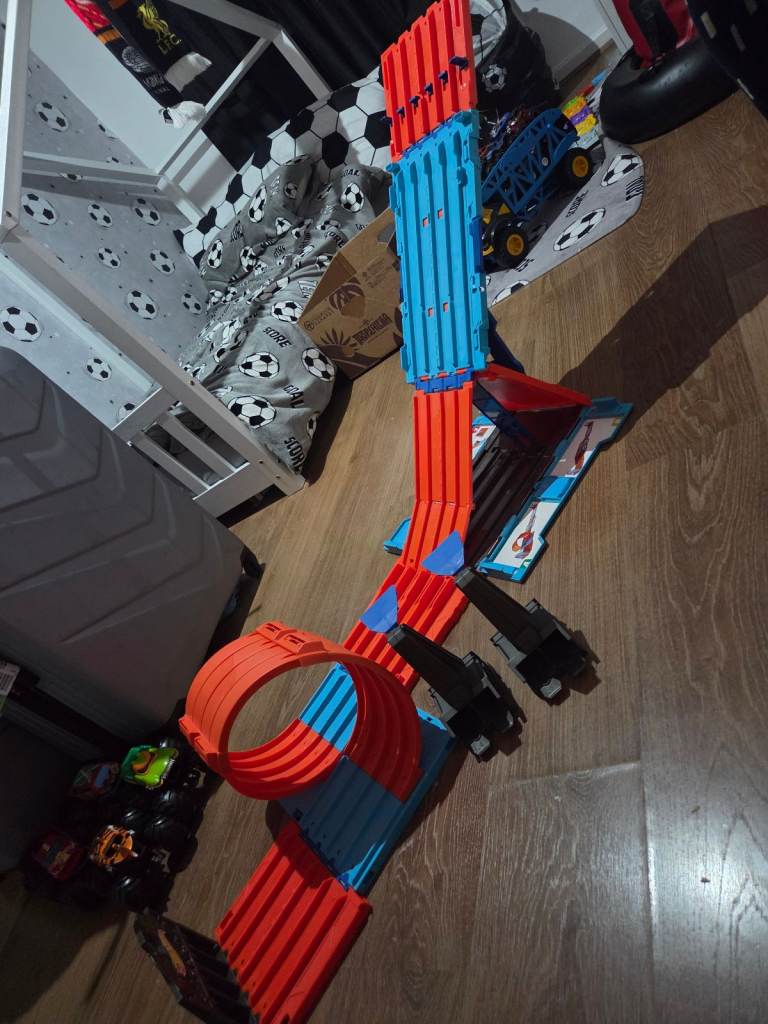 Hot wheels mega ramp