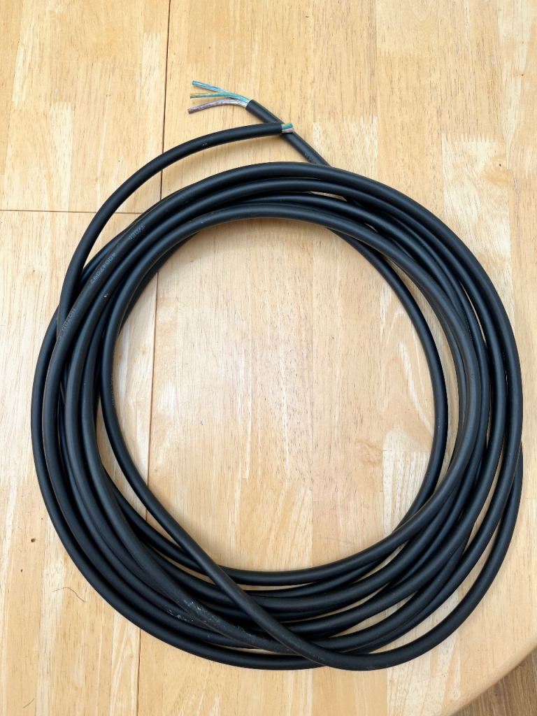 2.5mm Black flexible cable 