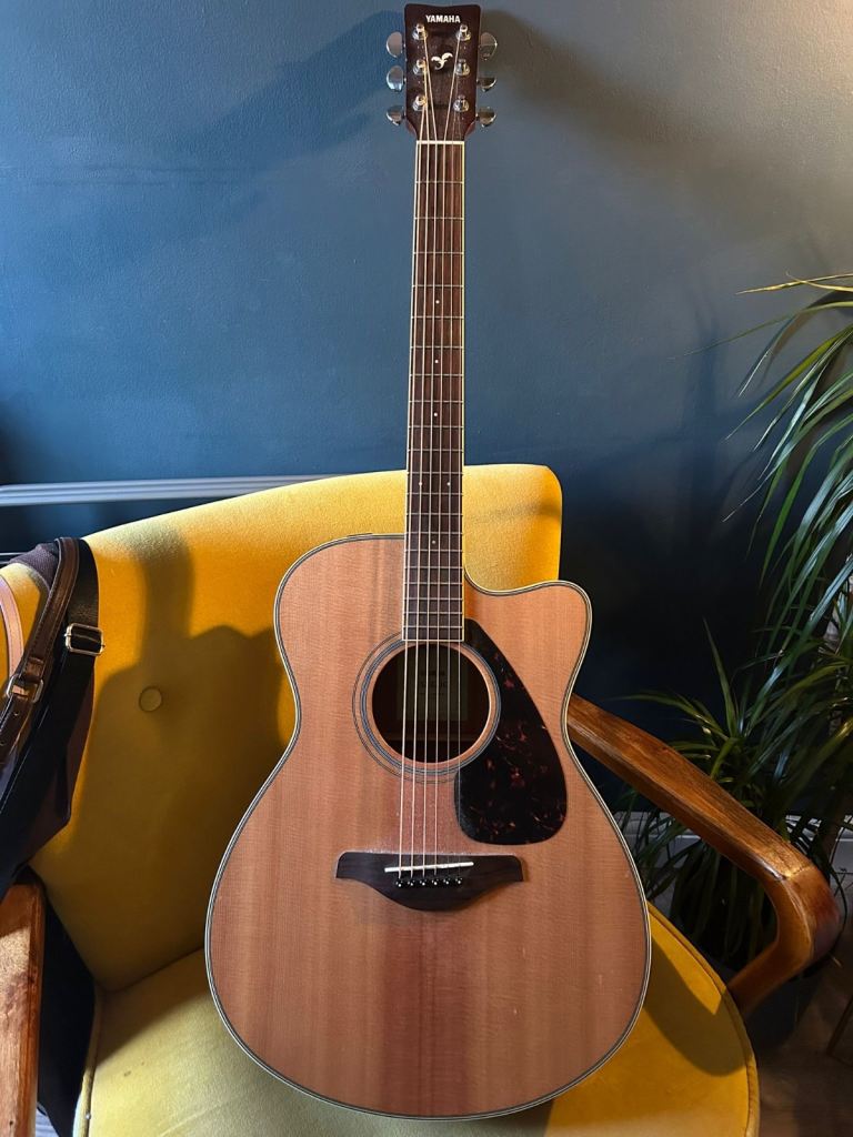 Yamaha Acoustic Guitar 