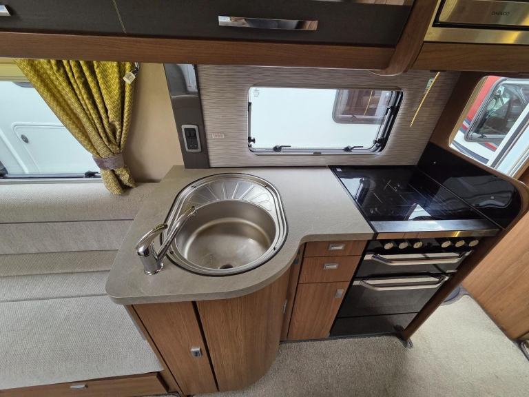 Auto-Trail Apache 634 luxury 2 berth DIESEL MANUAL 2018/18