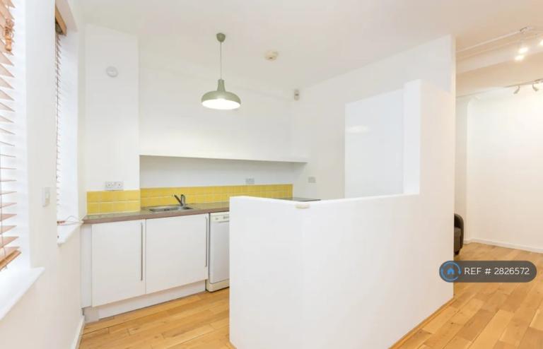 1 bedroom flat in Oslo Court, London, NW8 (1 bed) (#2826572)