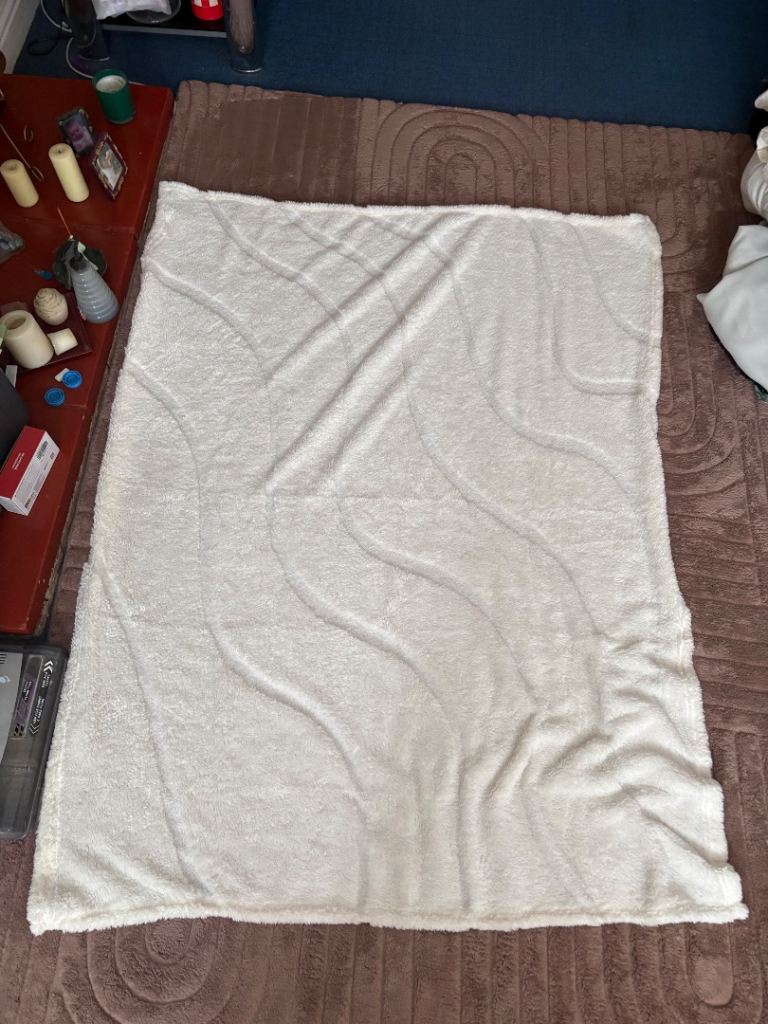 OHS Brand New Ivy Soft Fleece Throw Blanket | Cream Textured