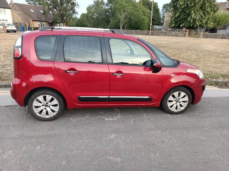 Citroen C3 Picasso Exclusive 1.6 HDI diesel. Tax £30 and low insurance