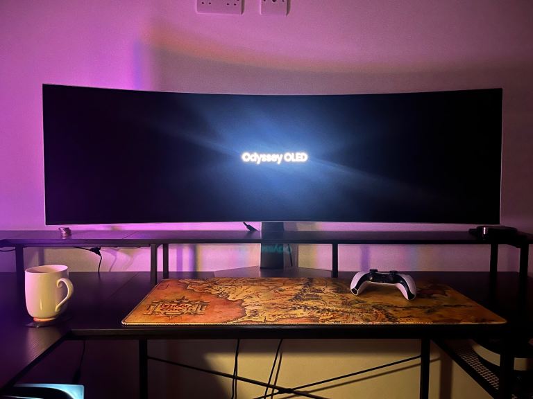 image for SAMSUNG Odyssey G9 LS49DG934SUXXU Dual Quad HD 49" Curved OLED Gaming Monitor - Silver