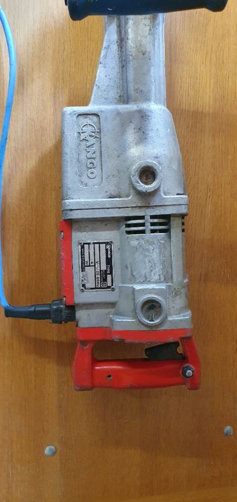 Kango 950K 240v Breaker C/W 3 × chisels
