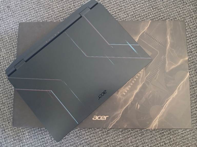 Acer Nitro 5 15.6in 144hz Screen. Intel Core i5 (comes with a logitec gaming mouse)