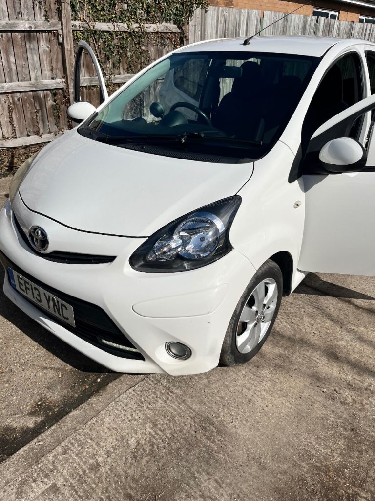 Toyota, AYGO, Hatchback, 2013, Manual, 998 (cc), 5 doors