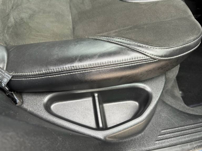 2016 Volvo V40 2.0 D2 R-Design Nav Hatchback 5dr Diesel Manual Euro 6 (s/s) (120 ps) Hatchback Di...