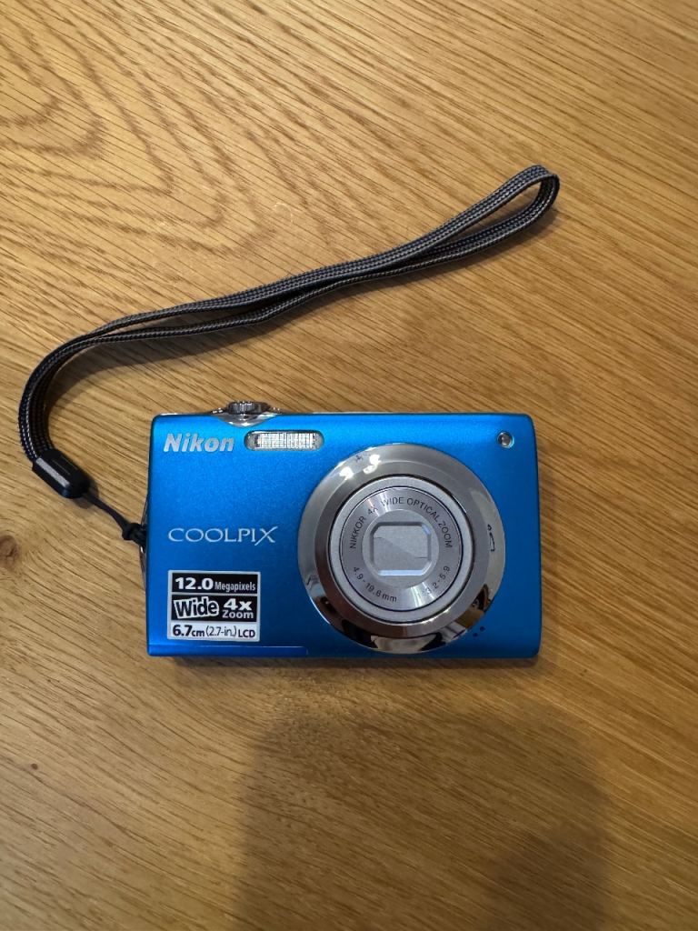 Nikon Coolpix Digital Camera S3000 Blue with Charger and Battery